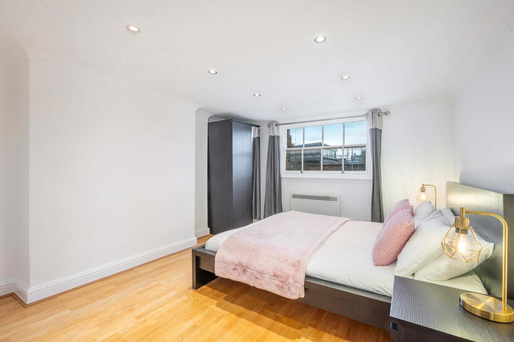 Apartment Above & Beyond - Fitzrovia - By Frankie Says