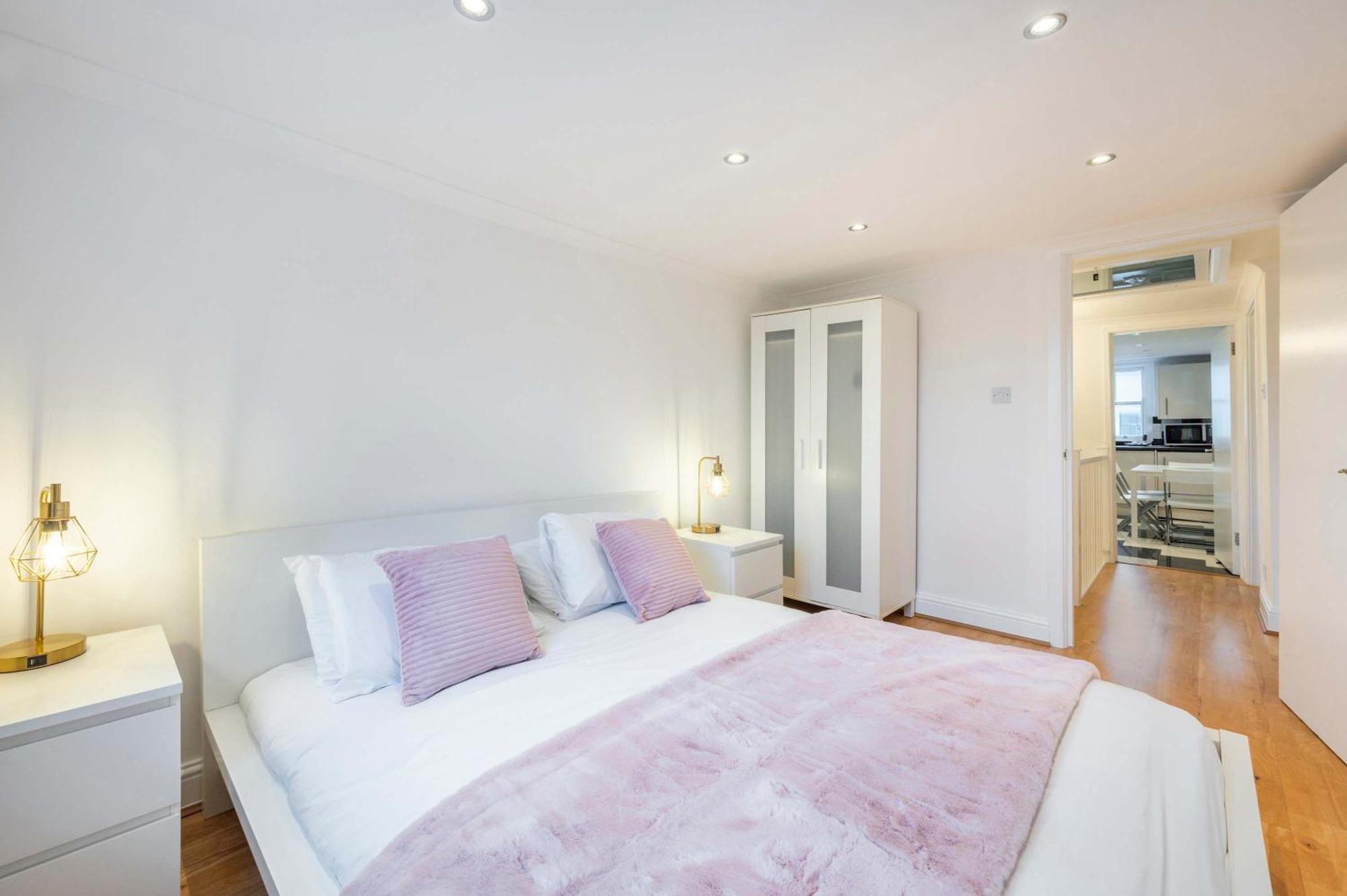 Apartment Above & Beyond - Fitzrovia - By Frankie Says *