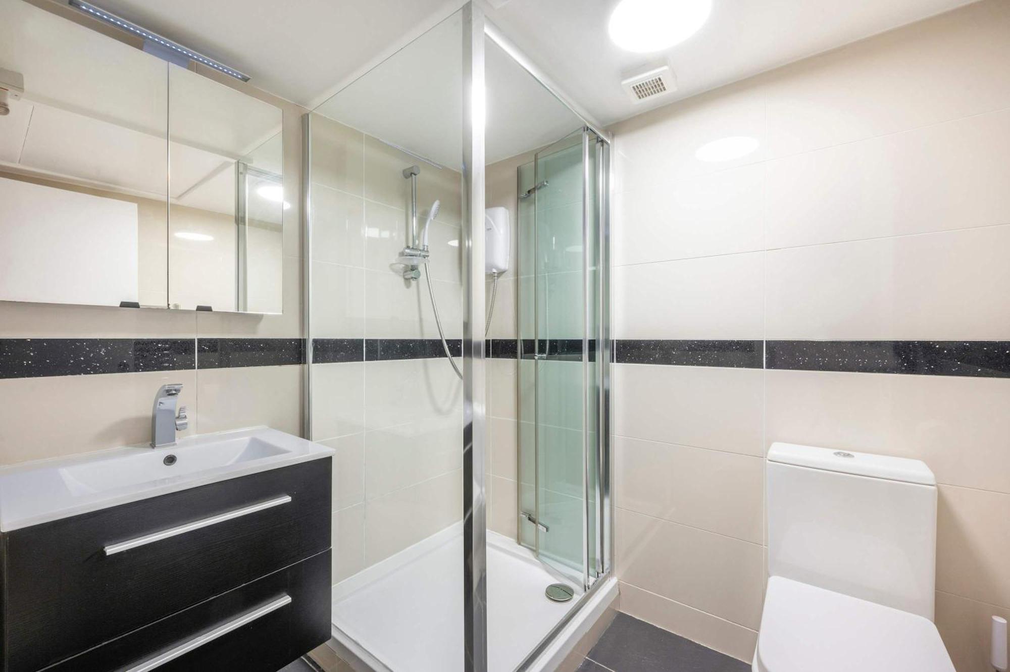 Apartment Above & Beyond - Fitzrovia - By Frankie Says *